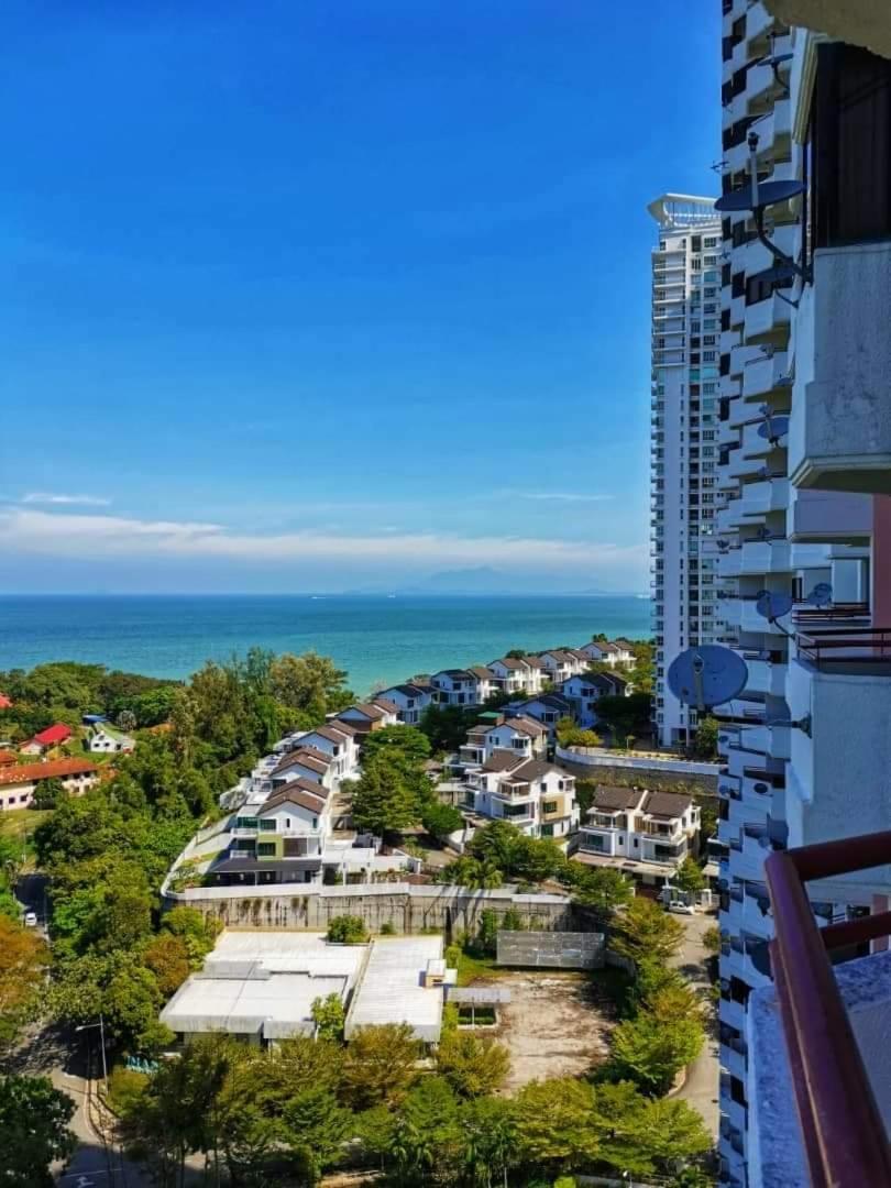 Airbnb At Sri Sayang Batu Ferringhi Beach Extérieur photo