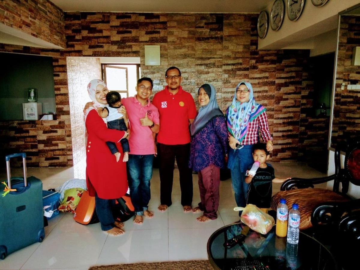 Airbnb At Sri Sayang Batu Ferringhi Beach Extérieur photo