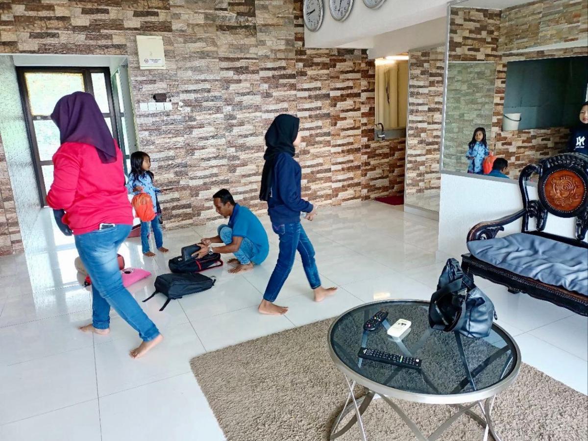 Airbnb At Sri Sayang Batu Ferringhi Beach Extérieur photo