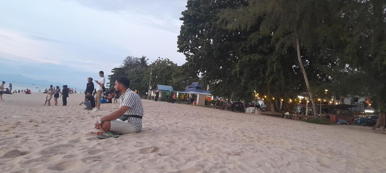 Airbnb At Sri Sayang Batu Ferringhi Beach Extérieur photo