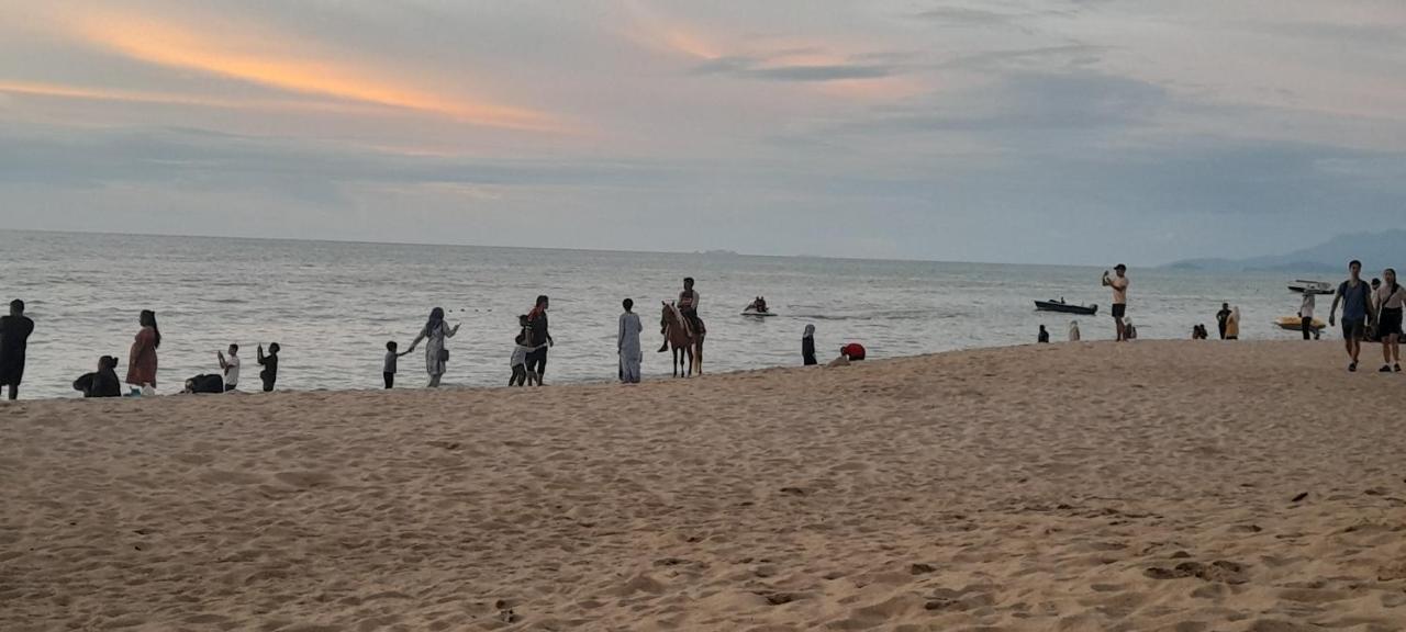 Airbnb At Sri Sayang Batu Ferringhi Beach Extérieur photo